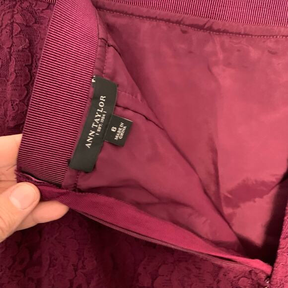 Ann Taylor Burgundy Lace Pencil Skirt Size 6 - Picture 5 of 6